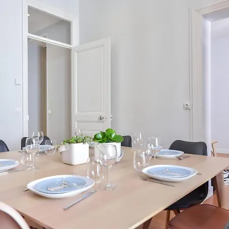 Serrendy Large 1-bedroom Flat 7min To Palais